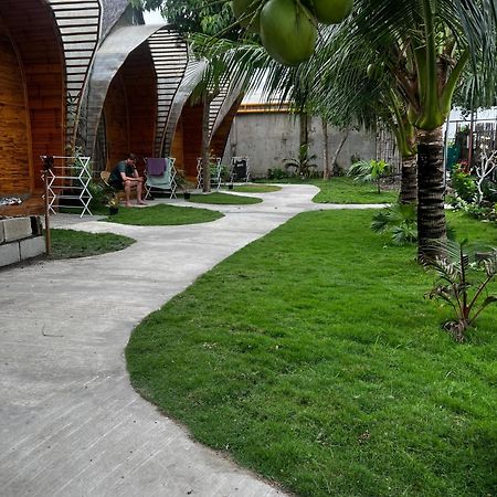 The Backyard Inn Moalboal Exterior foto