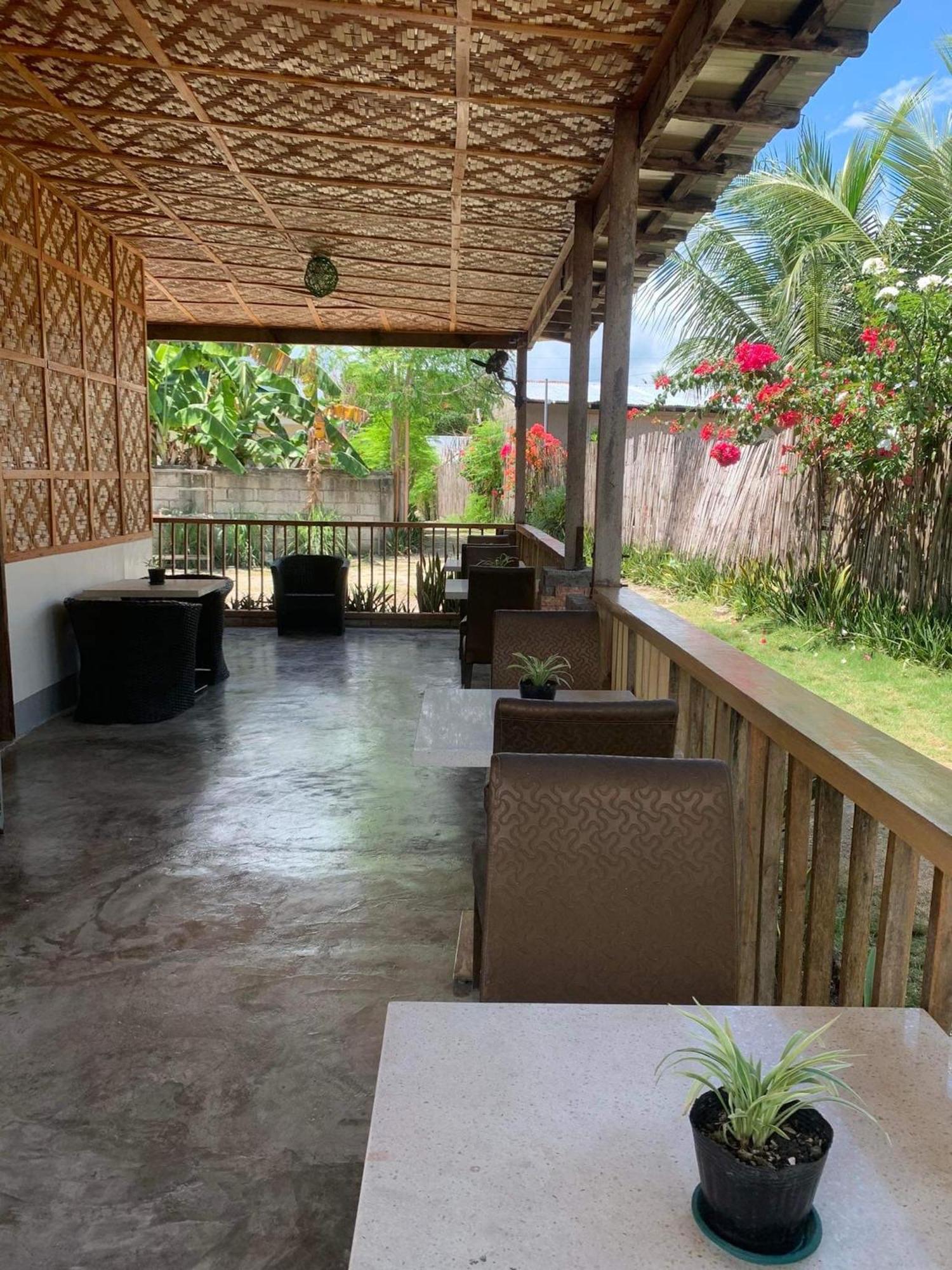 The Backyard Inn Moalboal Exterior foto