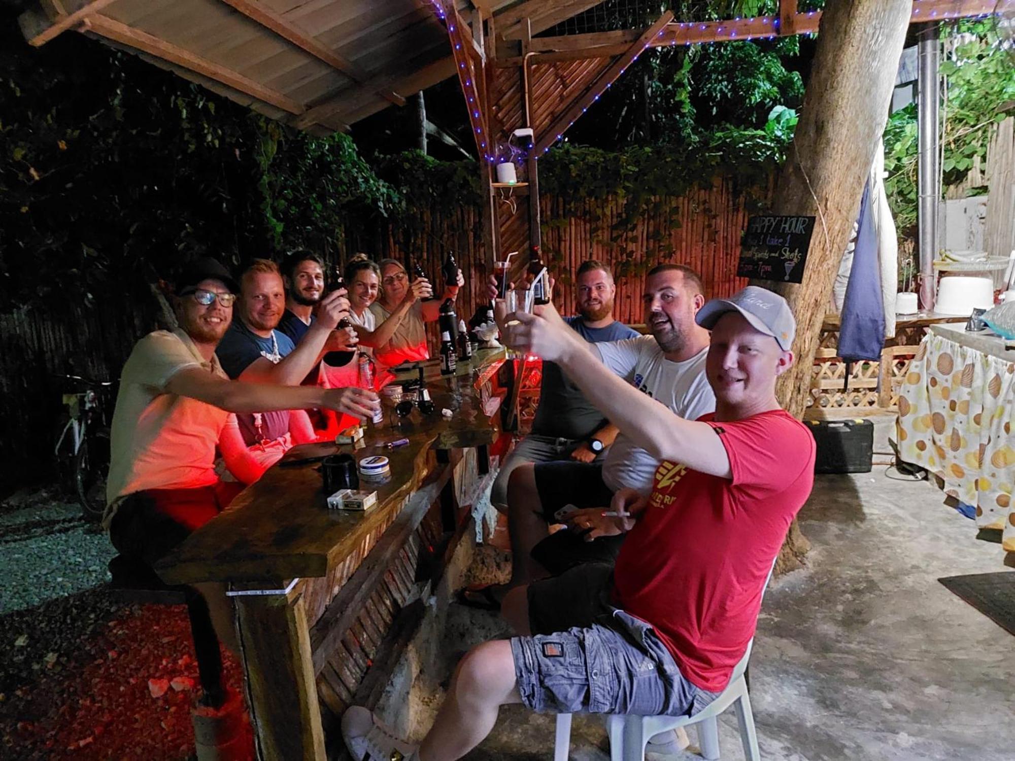 The Backyard Inn Moalboal Exterior foto
